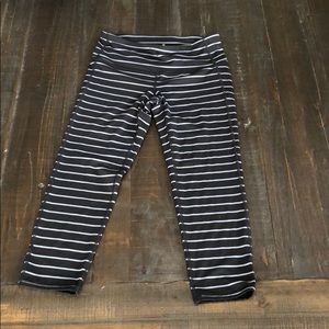 Athlete cropped pants black with gray stripe
